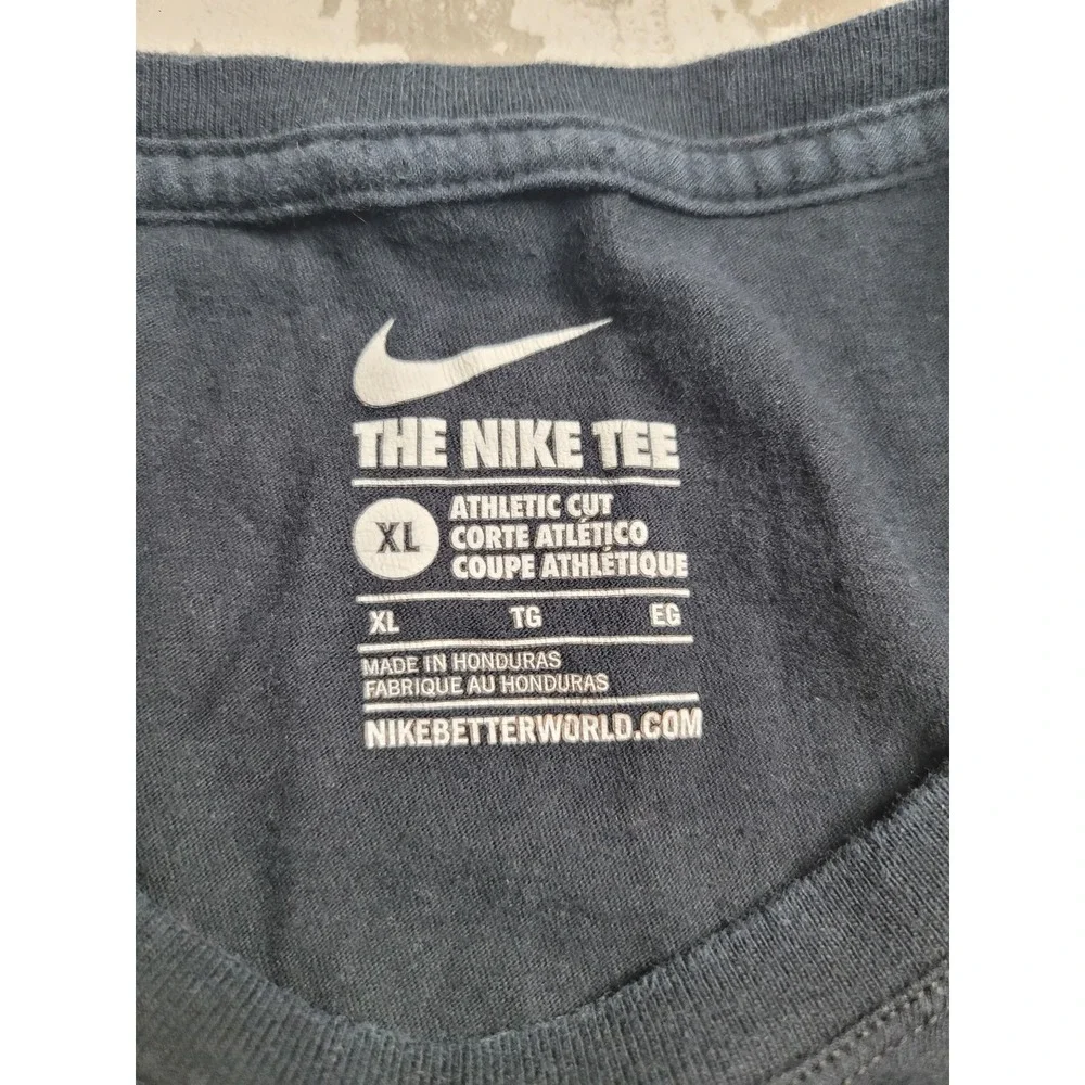 The NIKE Tee Athletic Cut San Fransico 49ers 100% Cotton Short Sleeve Women's XL